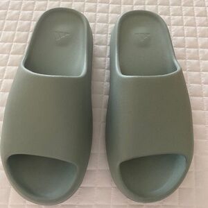 Yeezy Slides (Salt)